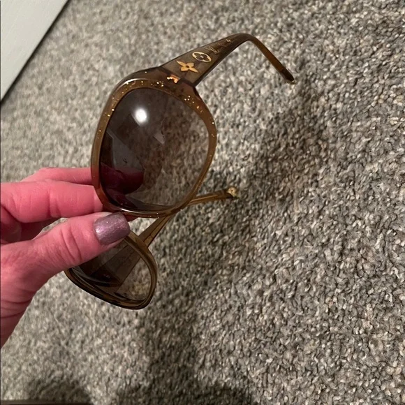 Authentic Louis Vuitton sunglasses - Picture 10 of 13